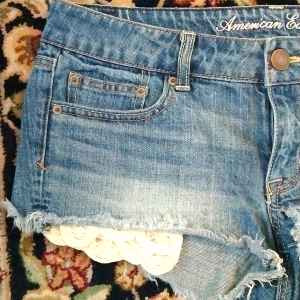 AMERICAN EAGLE- Lace Exposed Pocket Jean Shirt Cut Offs Size 8 - Picture 2 of 7